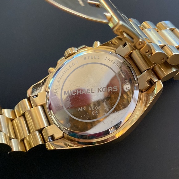 Michael Kors yellow gold chronograph watch - Picture 5 of 5